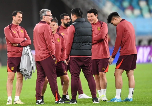 华体会体育-北青：蒋圣龙因伤无缘最后两场国足世预赛，朱辰杰、蒋光太将搭档中卫