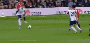 华体会下载-滕哈赫：红牌害苦曼联！名宿：最差一战，别找借口！