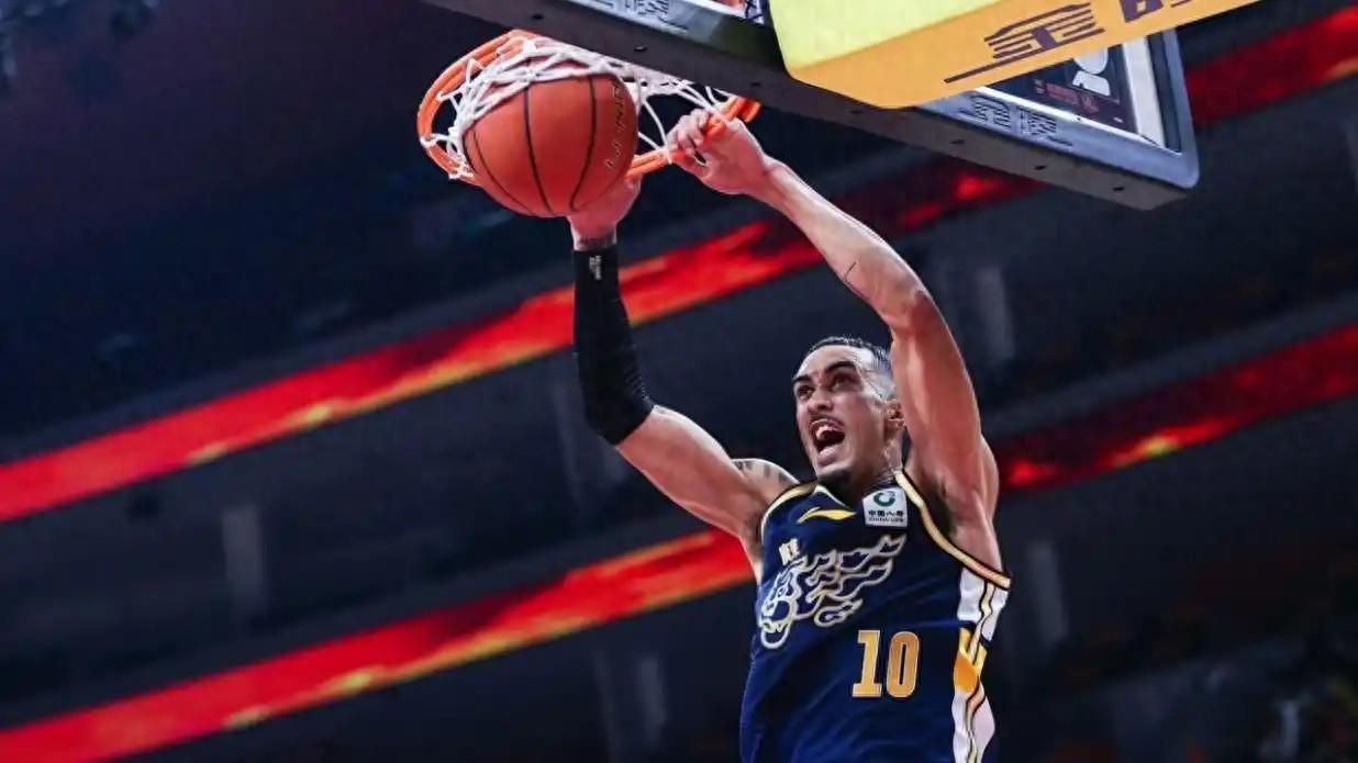 华体会官网-广东大胜辽篮风波发酵，奎因回应挑衅被警告，赵继伟复出进程加快