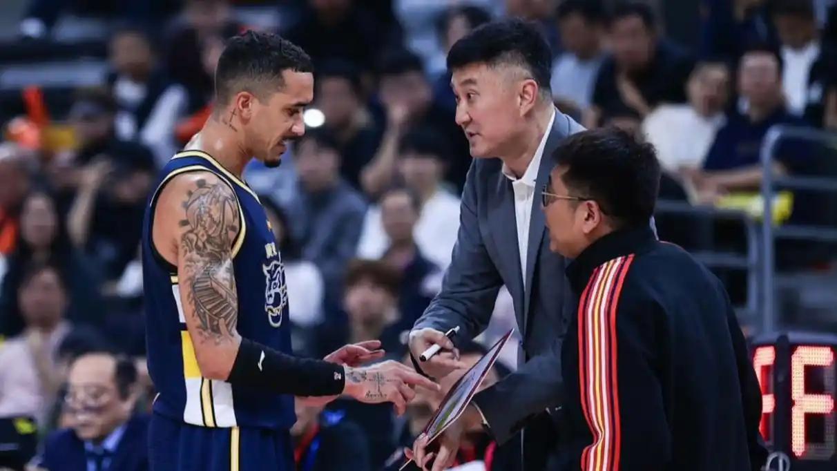 华体会官网-广东大胜辽篮风波发酵，奎因回应挑衅被警告，赵继伟复出进程加快