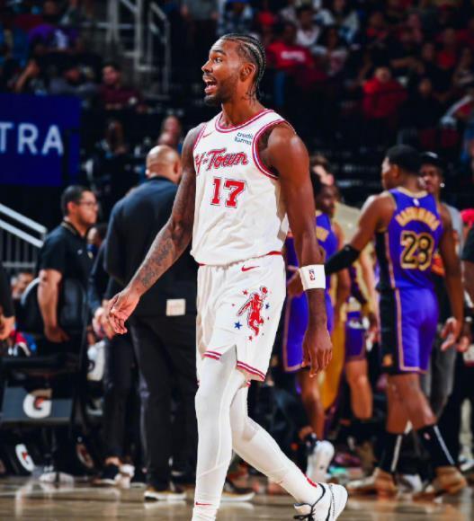 场均11+5，三分命中率超5成！恭喜火箭队，超级射手月底归队助力