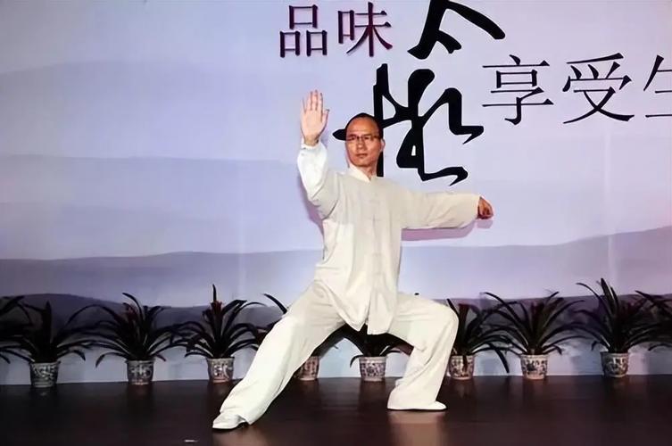 华体会体育-出身浙江豪门，前夫是上海顶级富豪，现仍在前夫集团担任高层领导